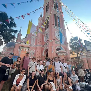 https://the-like-hostel-cafe.hotelsvungtau.com